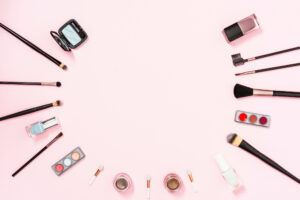 Adoptez une routine beauté écoresponsable grâce à des astuces simples, naturelles et durables pour entretenir vos accessoires tout en préservant votre peau et la planète.