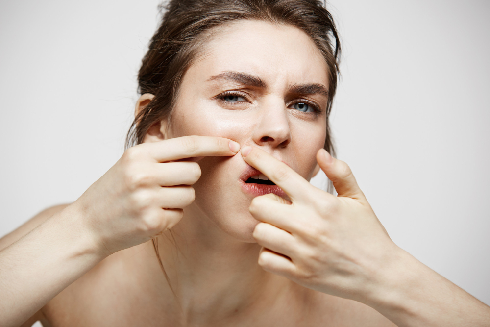 Découvrez si percer un bouton blanc est une bonne idée et apprenez les risques, les alternatives et les bons gestes pour une peau saine.