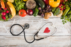 Faut-il vraiment craindre le cholestérol ? Aliments, statines, idées reçues : on démêle le vrai du faux avec les dernières données scientifiques.