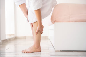 Découvrez les premiers signes de la maladie de Charcot, les étapes du diagnostic et les clés pour mieux vivre avec.