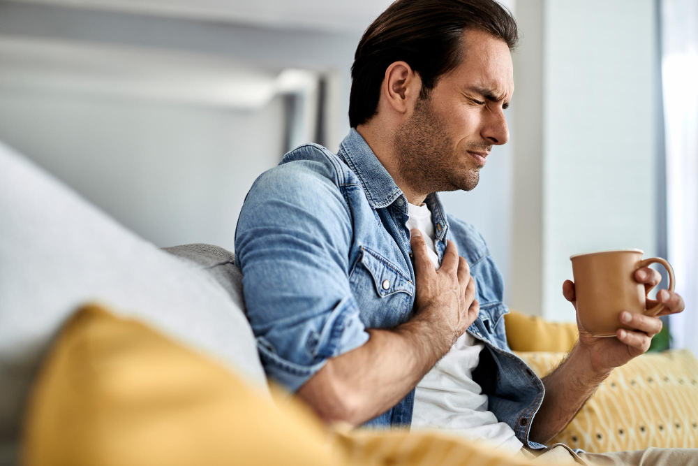 Découvrez 3 boissons du quotidien qui augmentent le risque d’AVC et comment les éviter pour protéger votre santé cérébrale.
