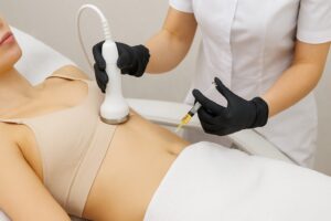 Lipoadipectomie : découvrez comment éliminer la graisse localisée sans chirurgie grâce à cette méthode douce et progressive. Résultats, risques, précautions expliqués.