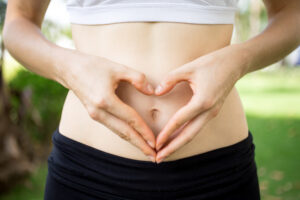 Améliorez votre santé digestive avec 10 aliments riches en fibres et probiotiques. Conseils, recettes et astuces pour un microbiote en pleine forme.