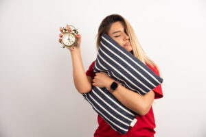 Toujours fatigué malgré vos nuits de sommeil ? Découvrez les causes possibles, astuces simples et habitudes pour retrouver énergie et vitalité au quotidien.